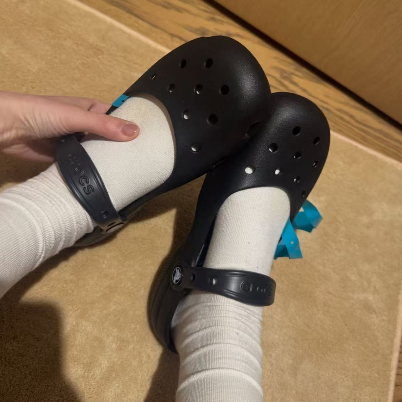 Crocs新款芭蕾玛丽珍洞洞鞋上线