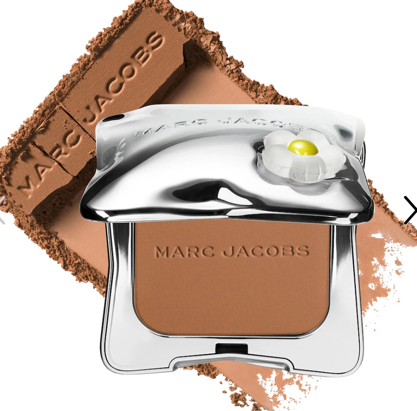 Marc Jacobs 玩味大胆彩妆 强势回归