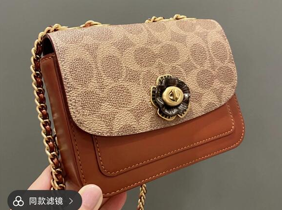 换码！Coach蔻驰Madison Signature棕拼复‮山古‬茶花。折后¥1397.5