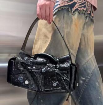 Acne Studios参加满额6折 部分单品优势定价