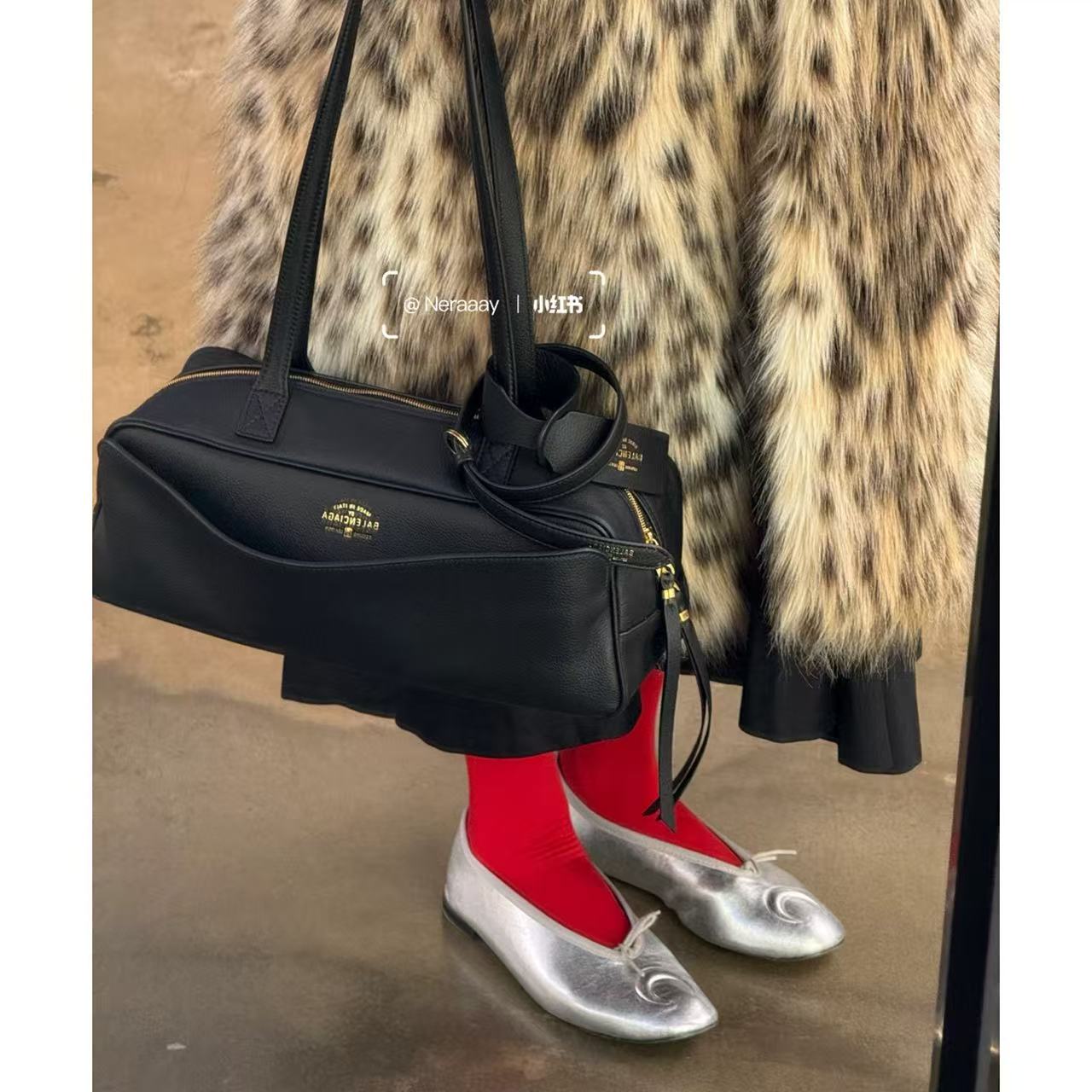 Balenciaga 新款小号Carrie 保龄球包限时75折+额外7折