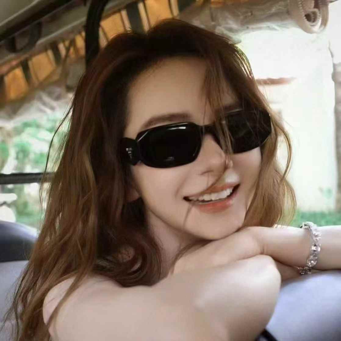 Prada墨镜4折优惠活动