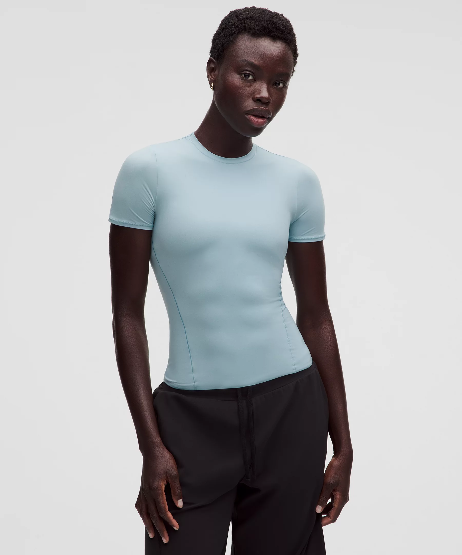Lululemon Wundermost Ultra-Soft Nulu 女士T恤
