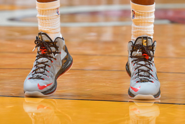 詹姆斯上脚最新 nike lebron 10 elite "黑灰" pe