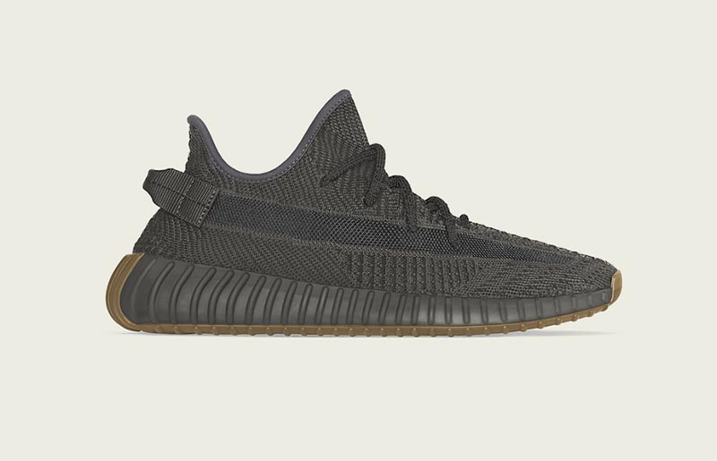 生胶黑侧透！Yeezy 350 V2 新配色首次曝光！与纯黑350异曲同工！_拔草哦