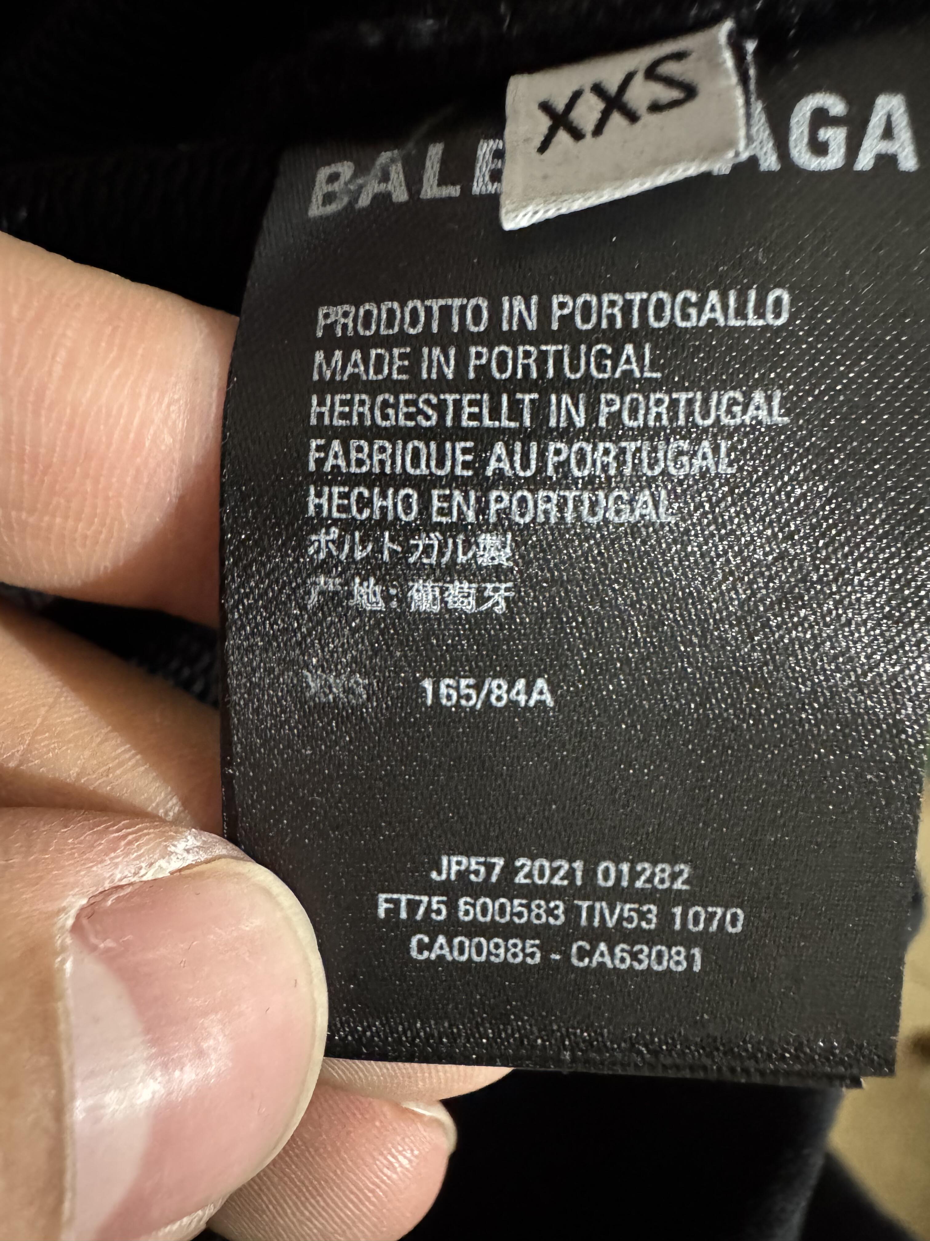 A warning graphic or stop sign emoji overlaid on a luxury designer box, symbolizing the need to stop and authenticate before shopping.