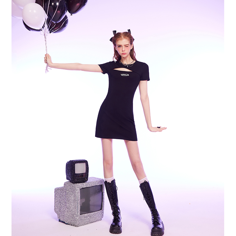 UNIFREE连衣裙收腰显瘦性感小黑裙