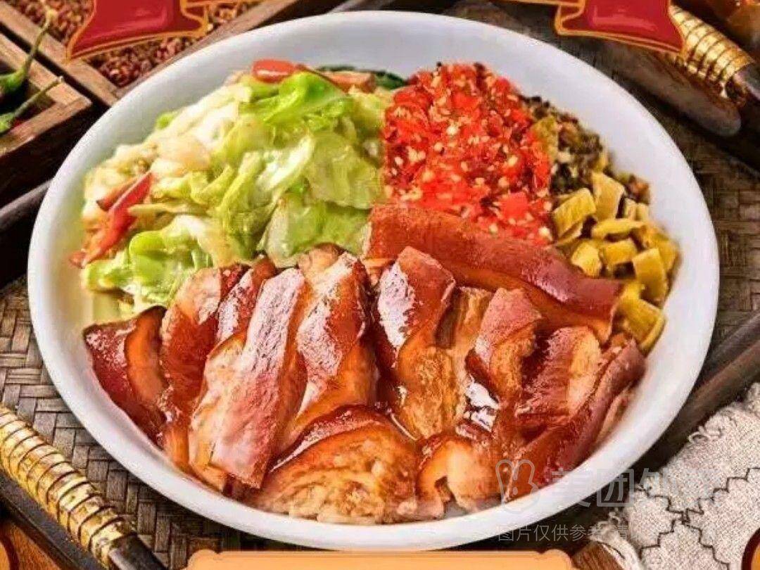 招牌猪肘饭套餐：含狮子头+卤蛋等，券后价仅需22.50元