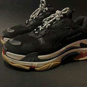 Balenciaga巴黎世家Triple S 经典配色 女款老爹鞋