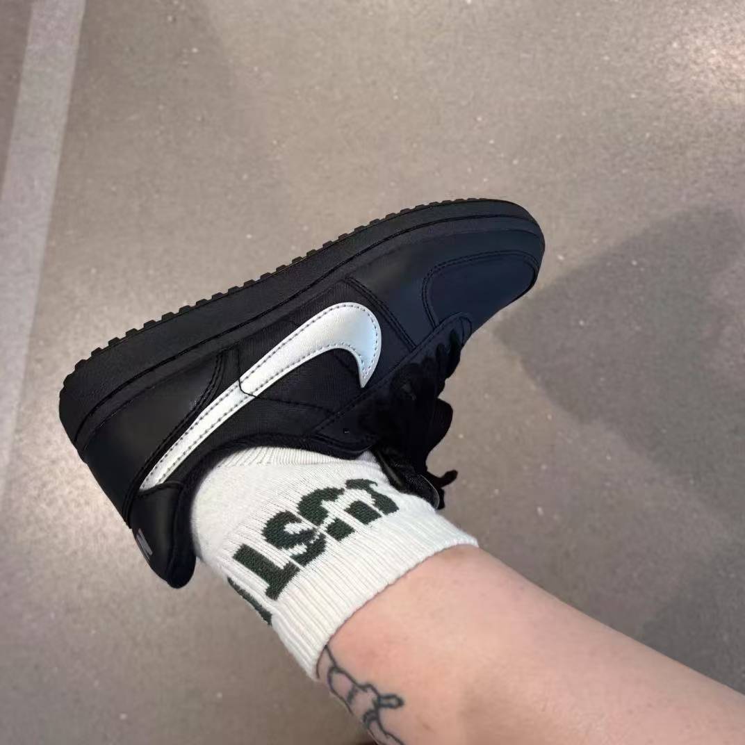 Nike黑银配色运动鞋超值42折