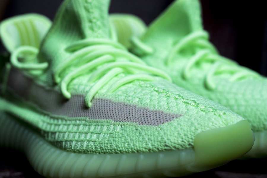 夜光绿yeezy荧光绿yeezy350v2爆出实物图