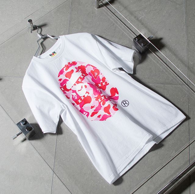 送料無料！BAPE GALLERY x GOD SELECTION XXX (宮崎 泰成) TEE BAPE GALLERY x GOD SELECTION XXX TEE