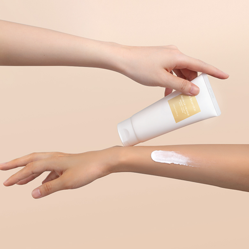 独特艾琳身体素颜霜烟酰胺保湿