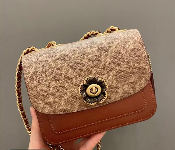 换码！Coach蔻驰Madison Signature棕拼复‮山古‬茶花。折后¥1397.5