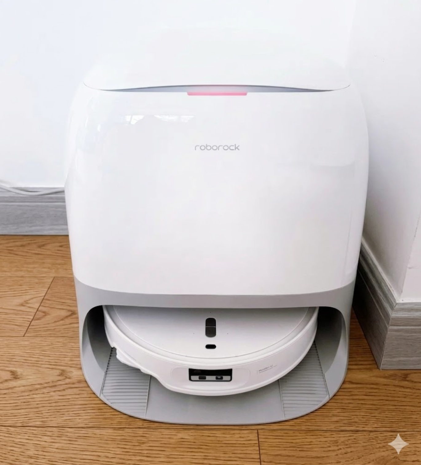 Roborock P20 Ultra Plus sleek design in a modern living room