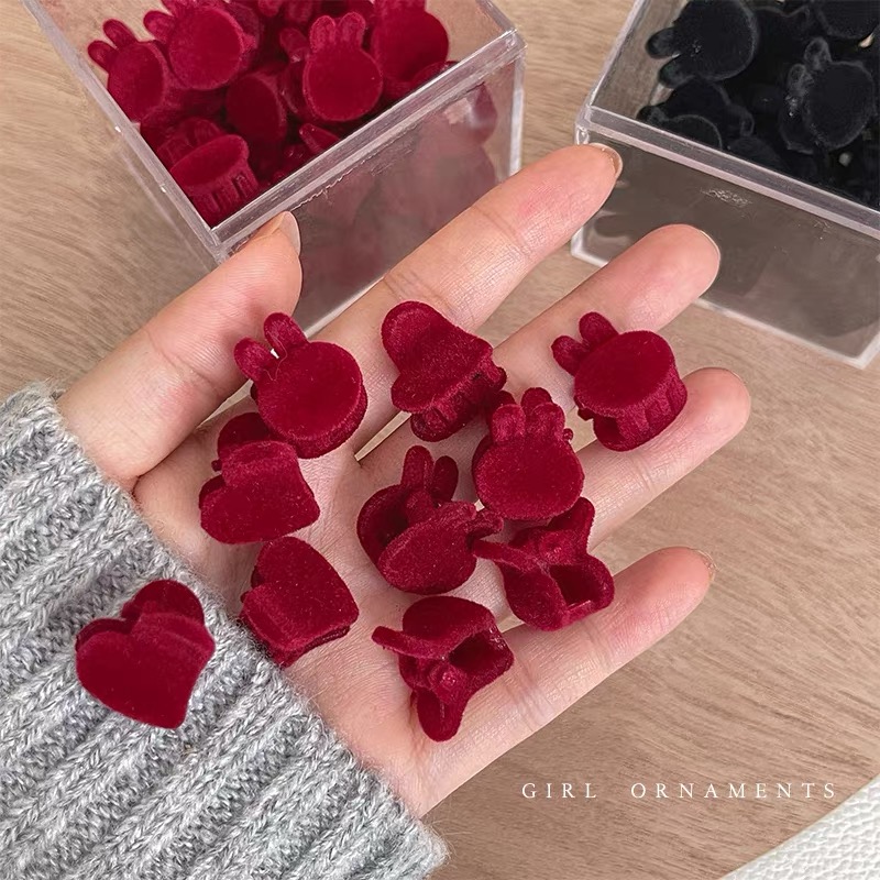 丝绒爱心小号抓夹发饰2个