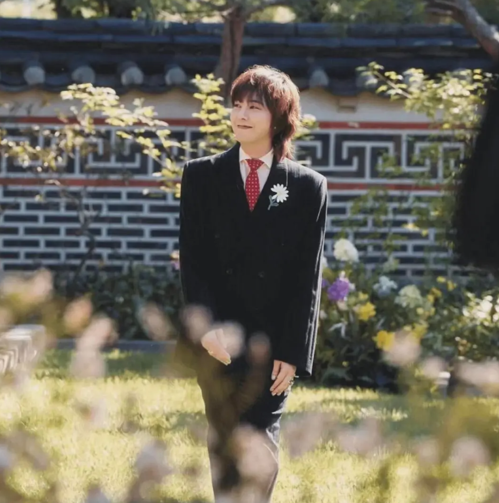G-Dragon wearing ERNEST W. BAKER retro style outfit