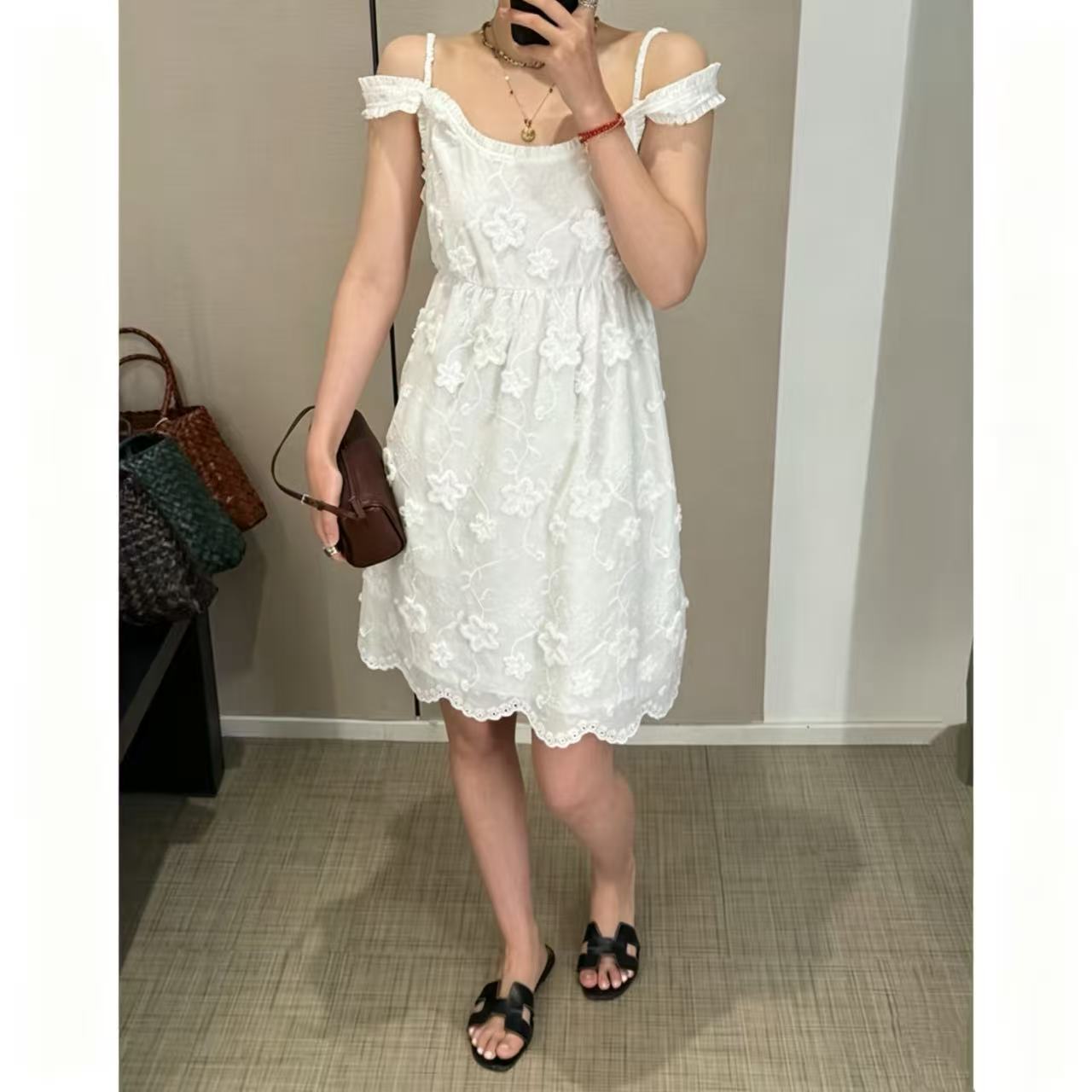 The Garment 立体花朵小白裙6折特惠