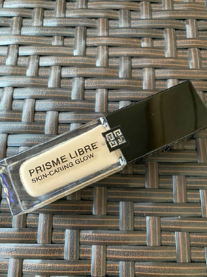 新品纪梵希推出prismelibre系列首款粉底液