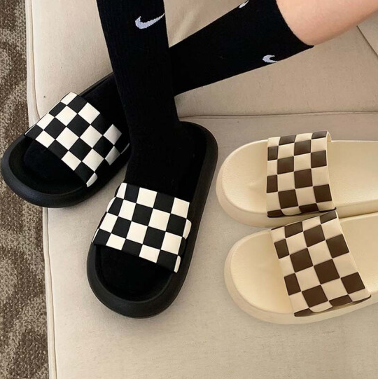 8.9元包邮！俞兆林 新款夏季黑白格拖鞋