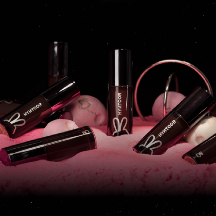 【新品】69两支黑兔异想星球亮泽奶茶色唇蜜